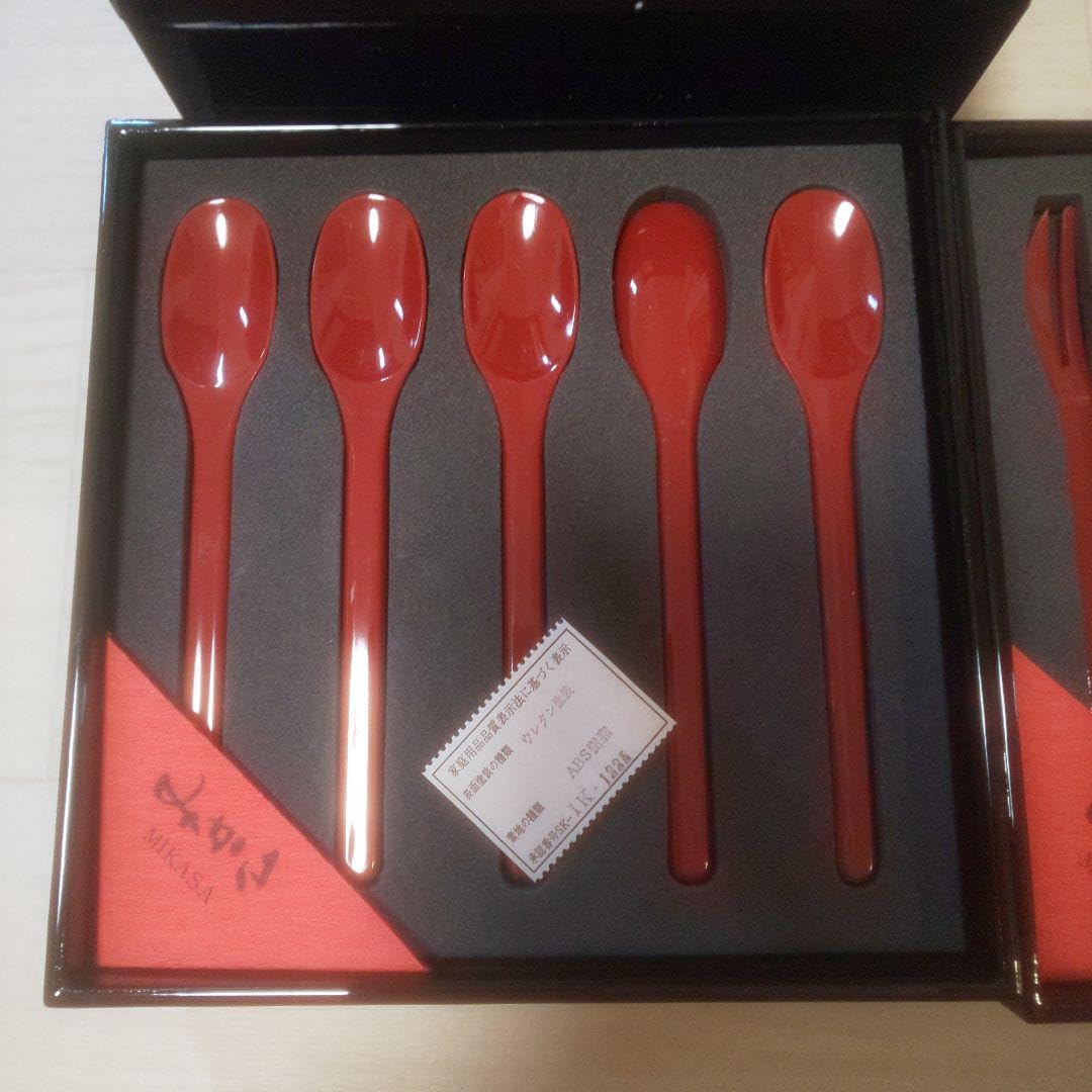 Amazon.co.jp: お正月おせち桂由美 三段重箱 お重 YUMI KATSURA